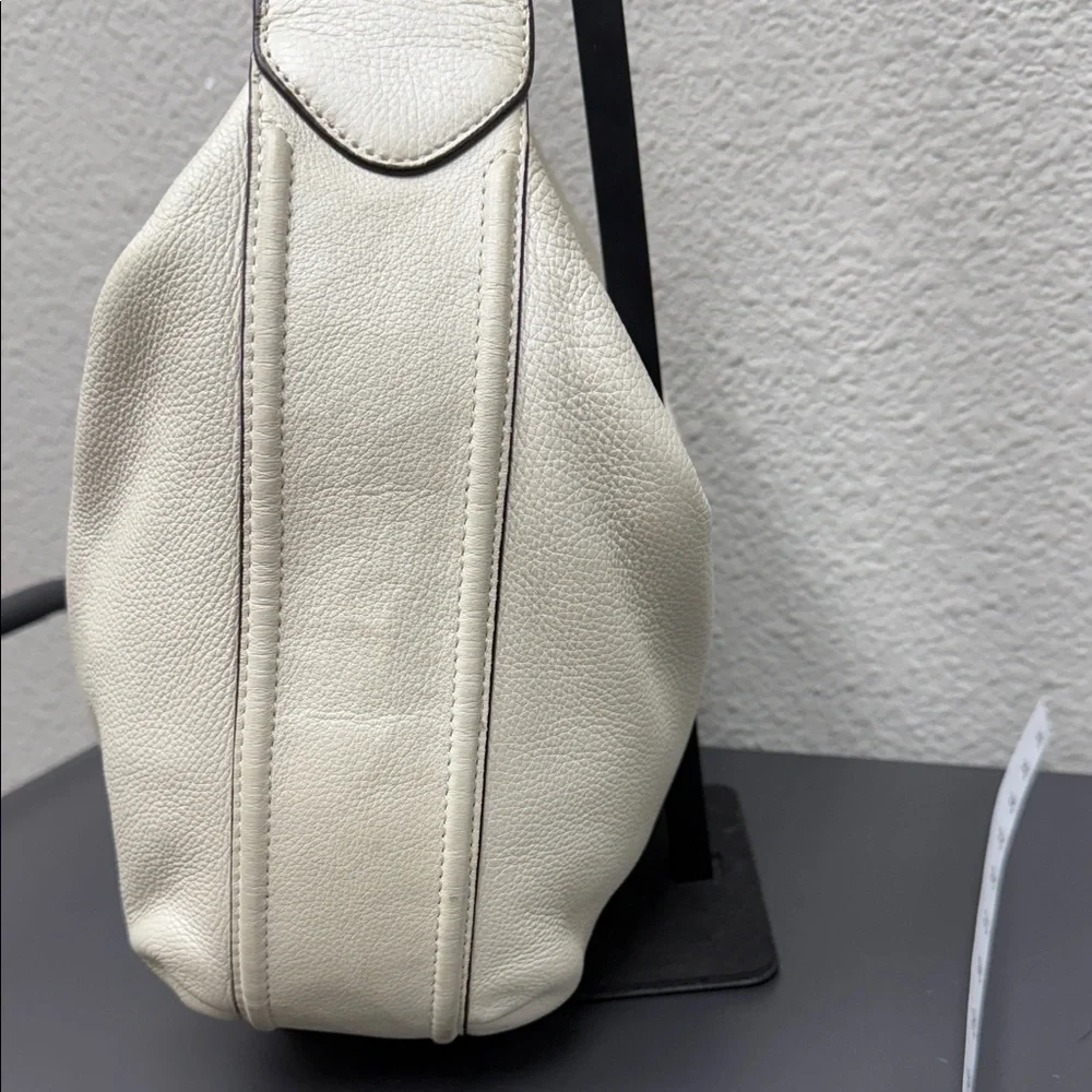 Coach Avery Pearlescent Small Hobo